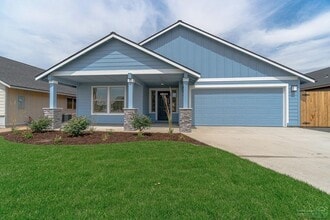 Building Photo - 923 NW Oak Ave