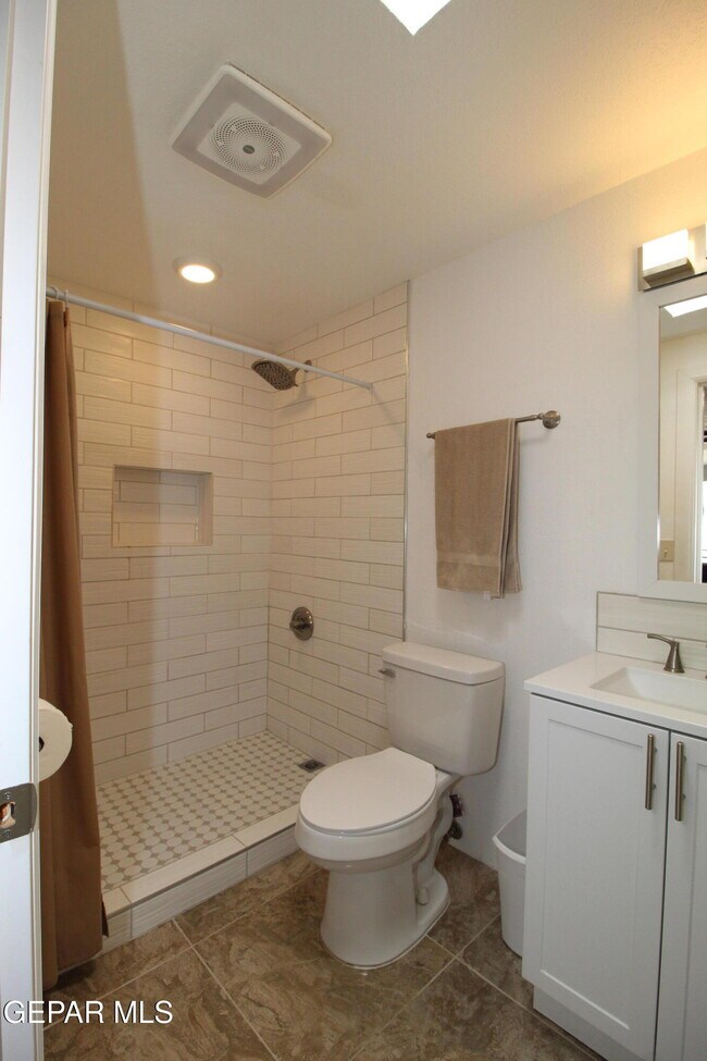 Building Photo - 900 Winter Dr
