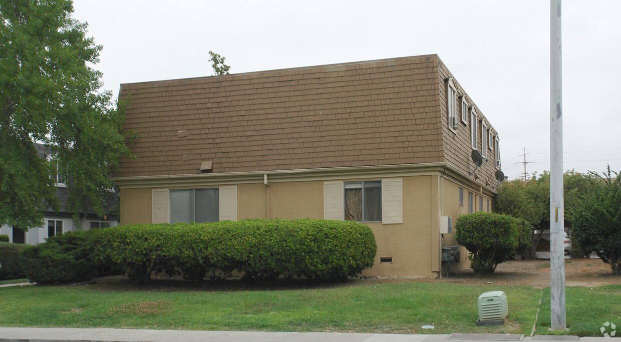 Building Photo - 1720 Ross Cor