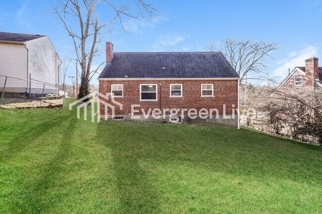 Foto del edificio - 3454 Robinet Dr