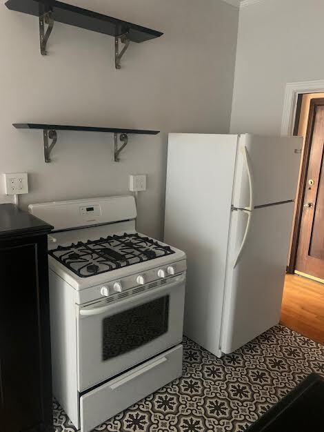 Kitchen Appliances - 120 N Sweetzer Ave