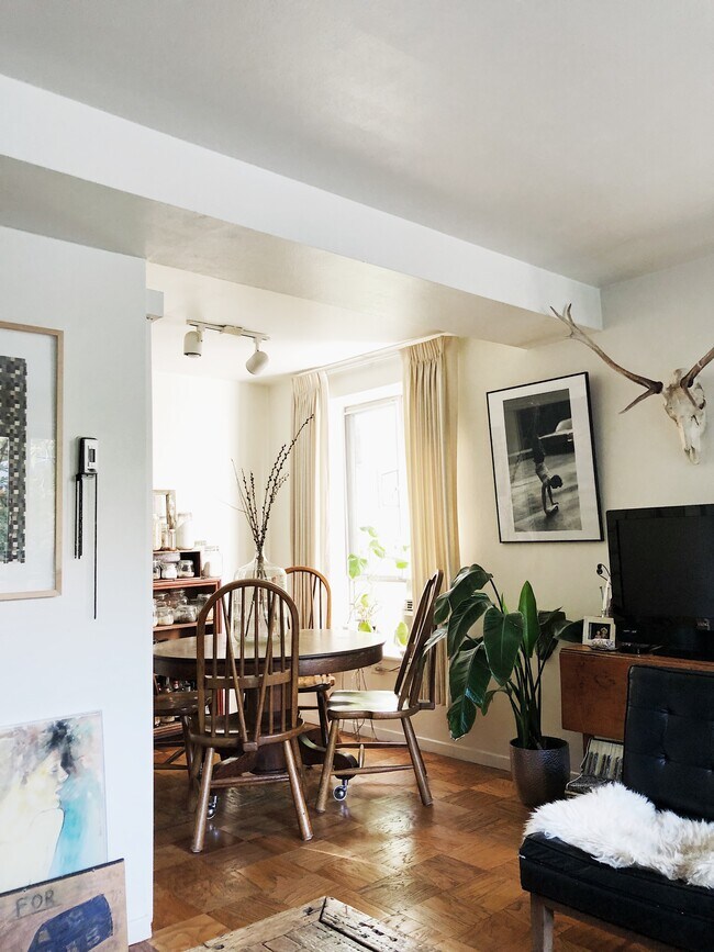 Comedor - 1221 Minor Ave