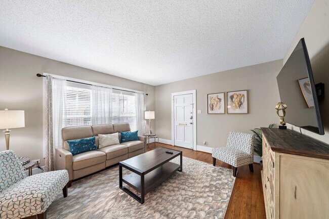 Foto del edificio - 1631 Castle Ct