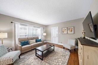 Building Photo - 1631 Castle Ct
