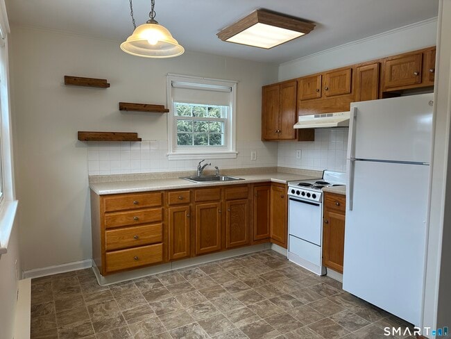 Building Photo - 18 Brighton St