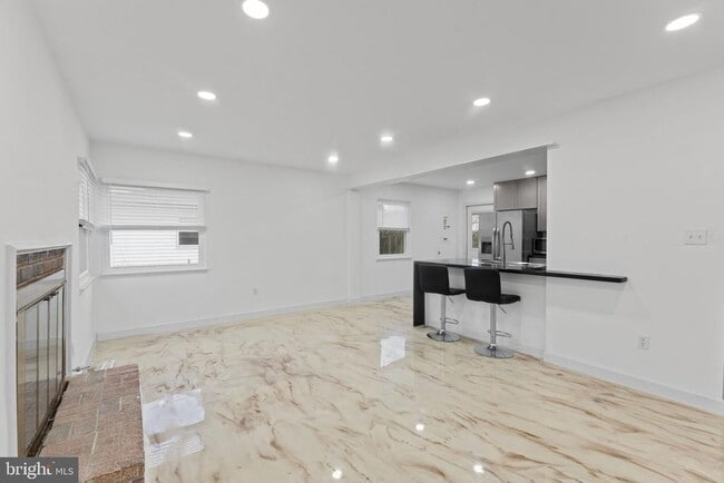 Building Photo - 6703 Cimarron St