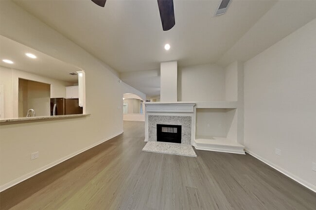 Foto del edificio - 17910 Cypress Valley Ln