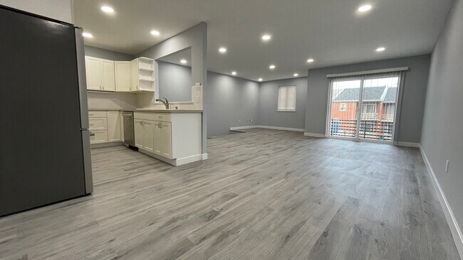Building Photo - 9144 Ellie Dr