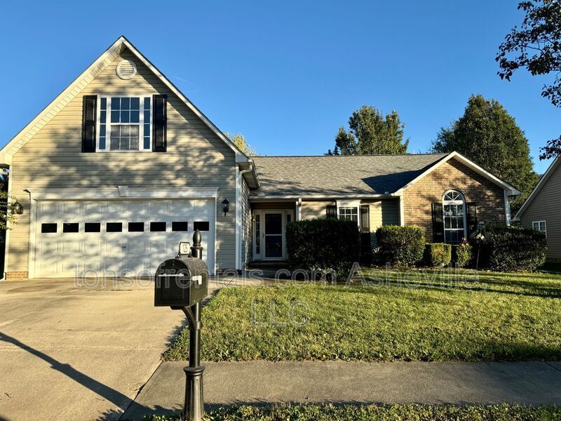 125 S Sunberry Trail, Fletcher, NC 28732 House Rental in Fletcher, NC
