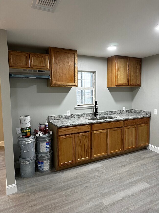 Building Photo - 160 Pleasant Dr