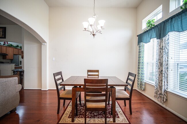 Foto del edificio - 4138 Falvel Shadow Creek Dr