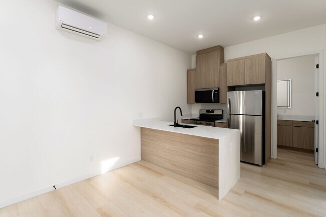 Foto del edificio - Brand New Cottage with Private yard, No Shared Walls!