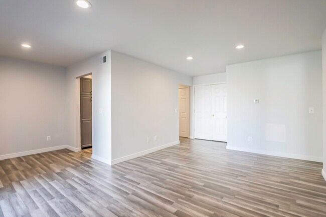 Foto del edificio - 30078 W 12 Mile Rd