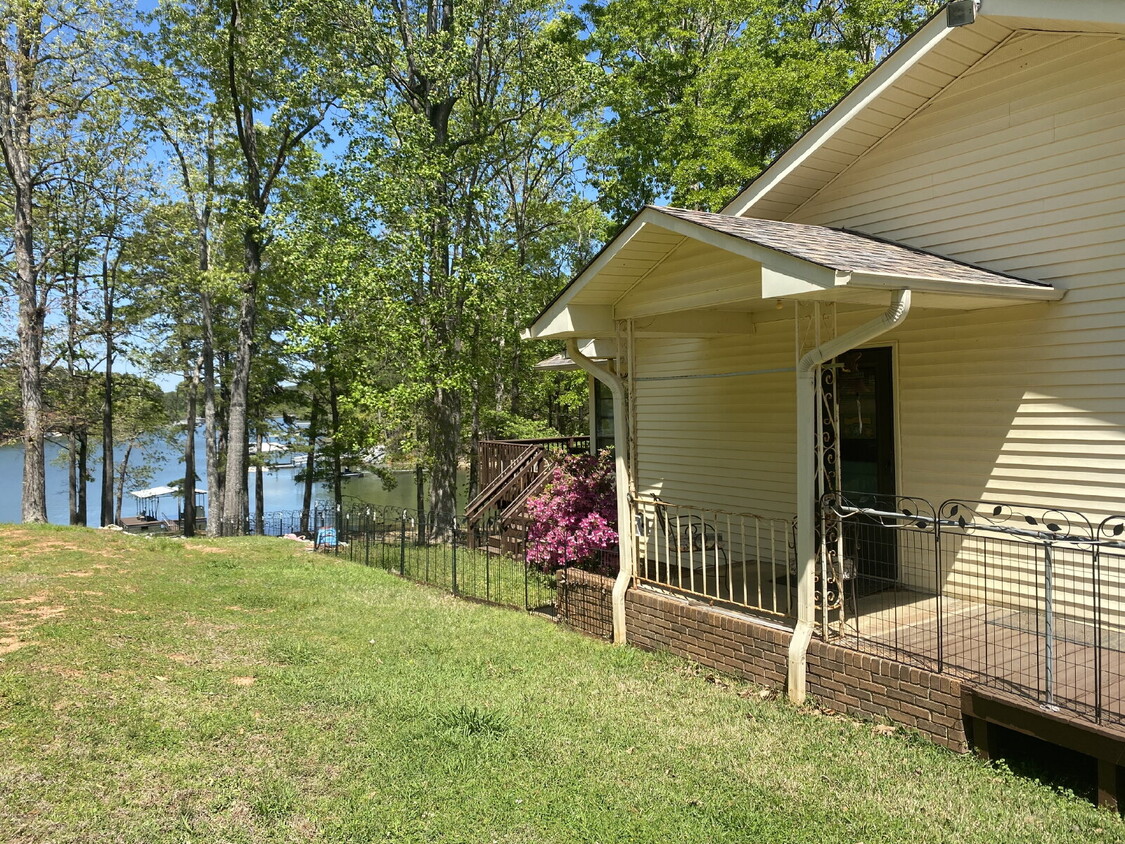 Primary Photo - Lakefront Living! Furnished 3-Bed Home w/ ...