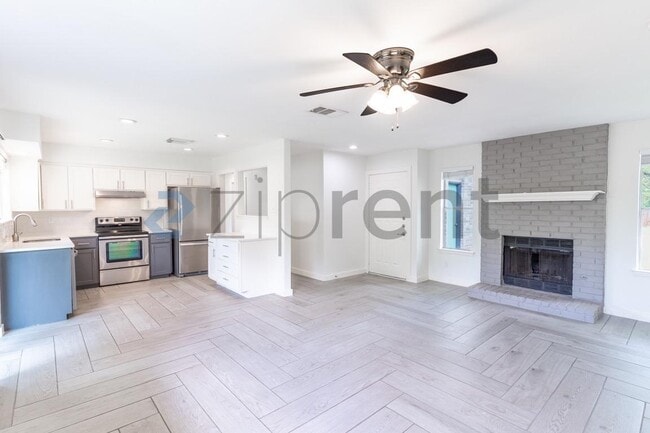 Foto del edificio - 2311 Singletree Ave