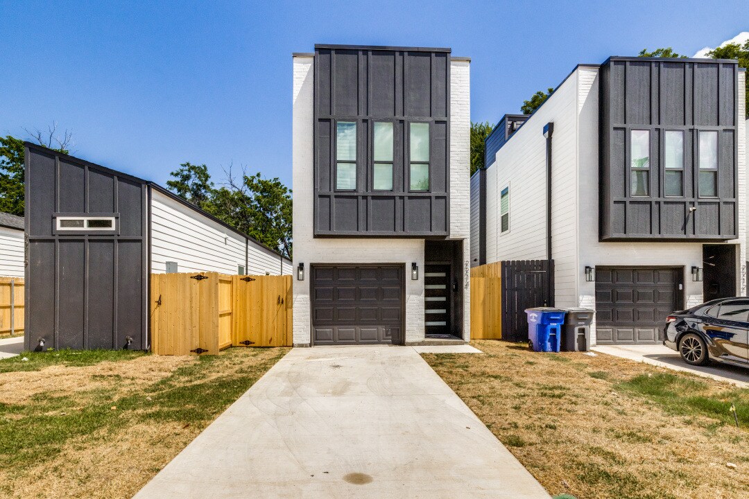 Primary Photo - 2215 Dyson St