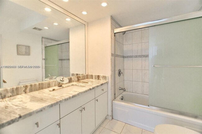 Building Photo - 2715 N Ocean Blvd
