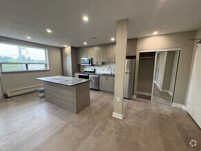 Building Photo - 150 Colborne Av