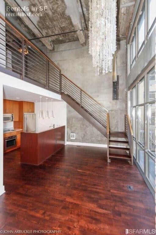 Building Photo - Top Floor Loft in sophisticated building.