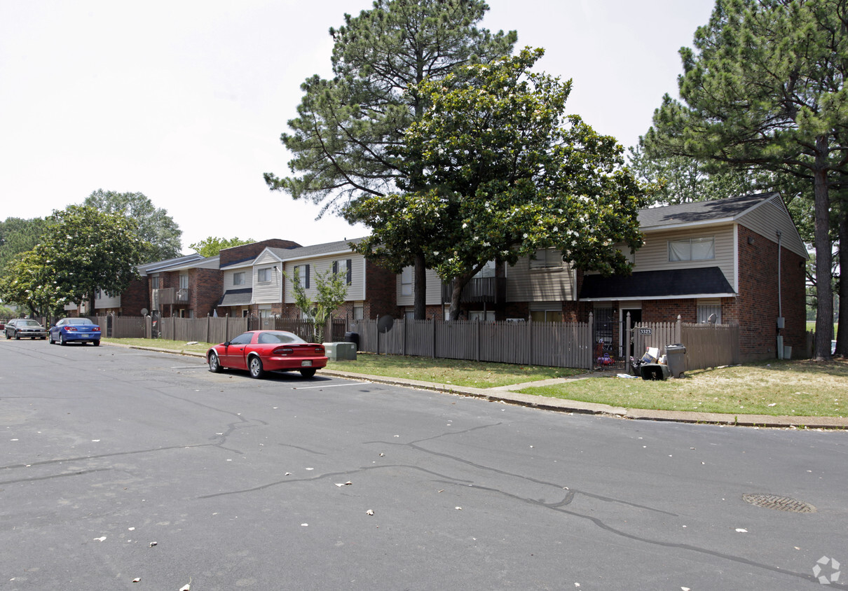 Foto principal - Shadowbrook Townhomes