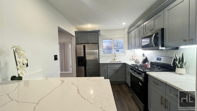 Building Photo - 256 STREET