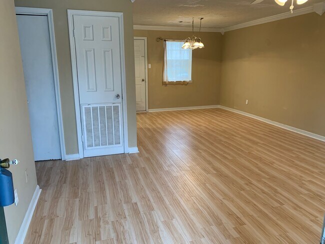 Building Photo - 34 Pheasant Run Dr
