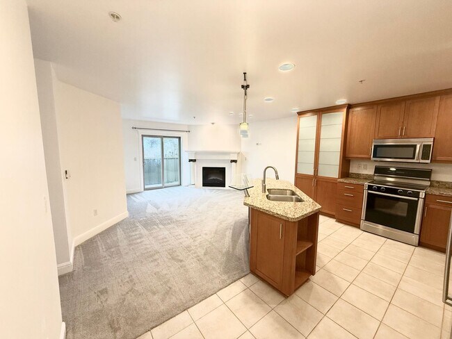 Foto del edificio - 2BR Condo with Private Patio Near Discovery Park – Blue Heron Community