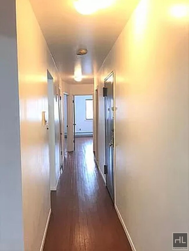 Building Photo - 47 AVENUE