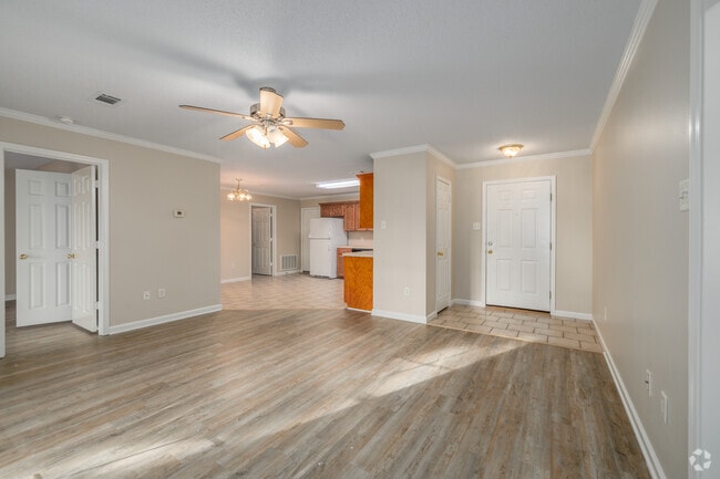 3 habitaciones, 2 baños - 1,310 pies cuadrados - Sala de estar - Windsor Park