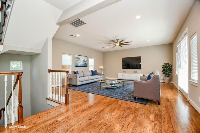 Foto del edificio - 955 W 24th St