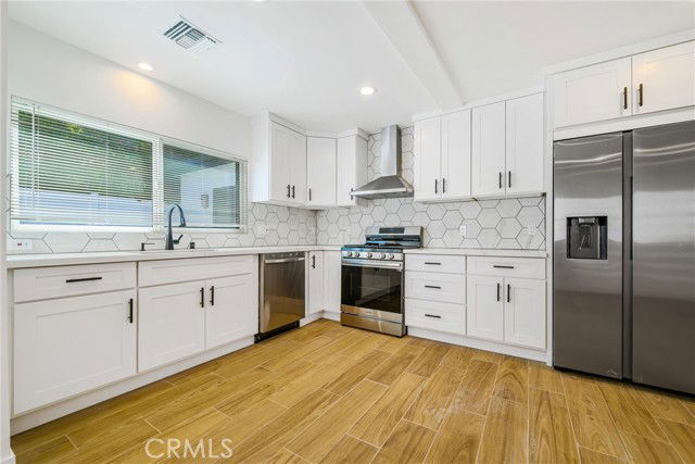 Foto del edificio - 5706 Burnet Ave