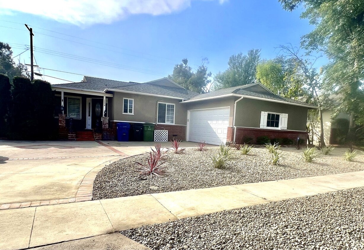 Primary Photo - Freshly Renovated Gem with Incredible Floo...