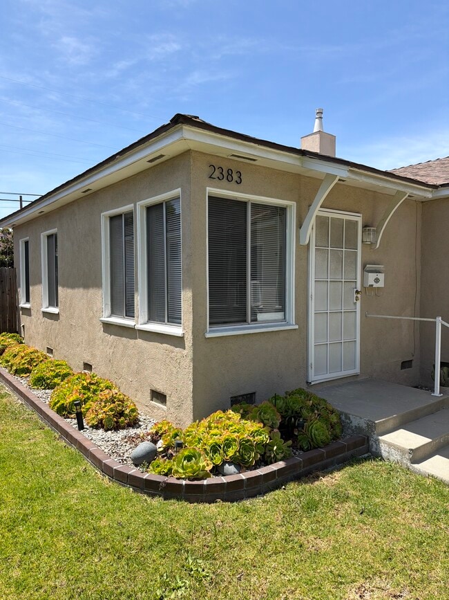 Building Photo - 2383 Belmont Ave