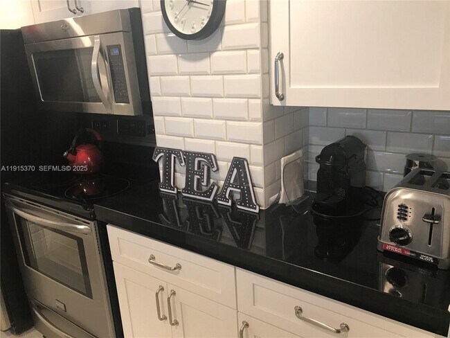 Foto del edificio - 555 NE 15th St