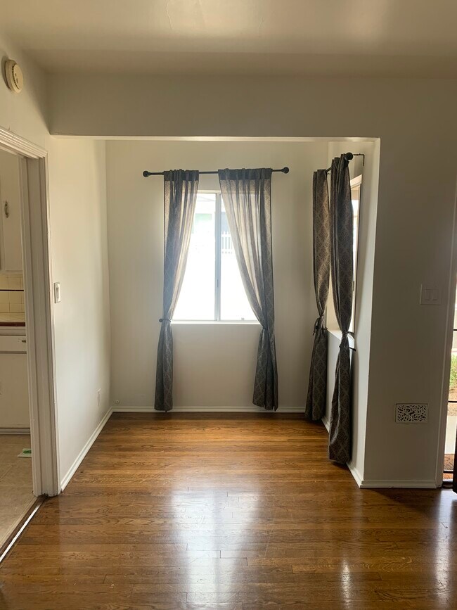 Building Photo - 4598 W 132nd St