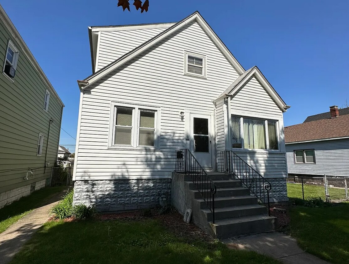Primary Photo - 13512 S Mackinaw Ave