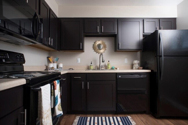 Building Photo - Crescent Centre Apartments & Townhomes