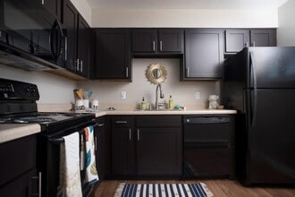 Building Photo - Crescent Centre Apartments & Townhomes