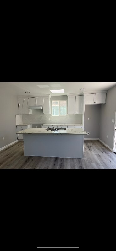 Building Photo - 6085 Lewis Ave
