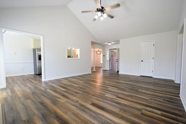 Building Photo - 2828 Franzia Dr