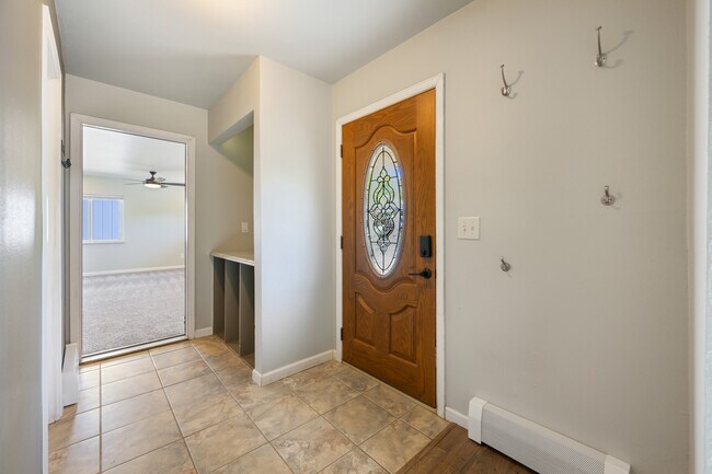 Building Photo - 122 Davis Cir