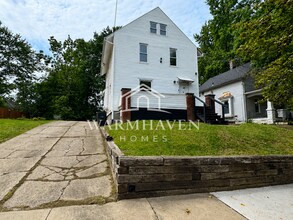 Building Photo - 804 Beardsley St