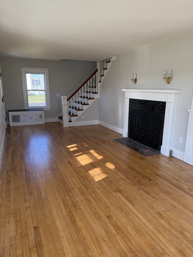 Building Photo - 13 Pressey Ct