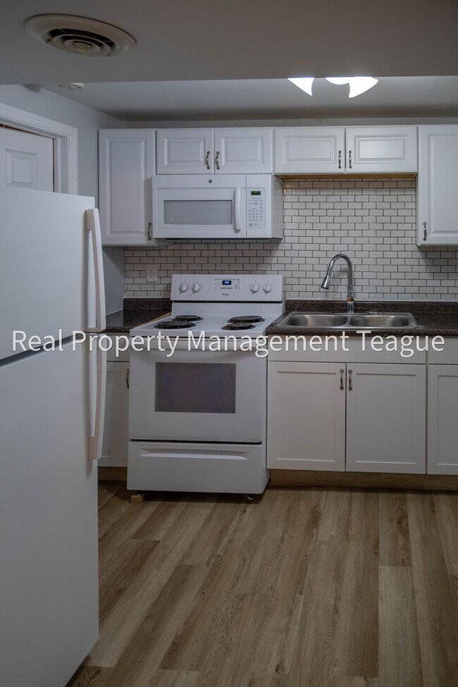 Foto del edificio - Heat and Utilities Paid by Owner!