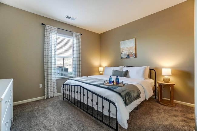 Building Photo - 4788 Holmes St