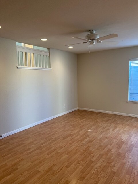 Building Photo - 417 Powell Dr