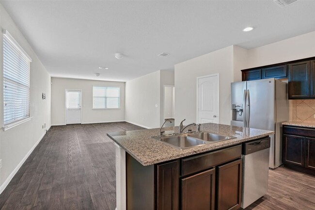 Building Photo - 14920 Hartsmith Dr