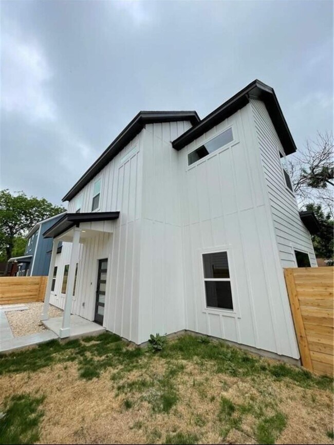 Foto del edificio - 6016 Fairway St