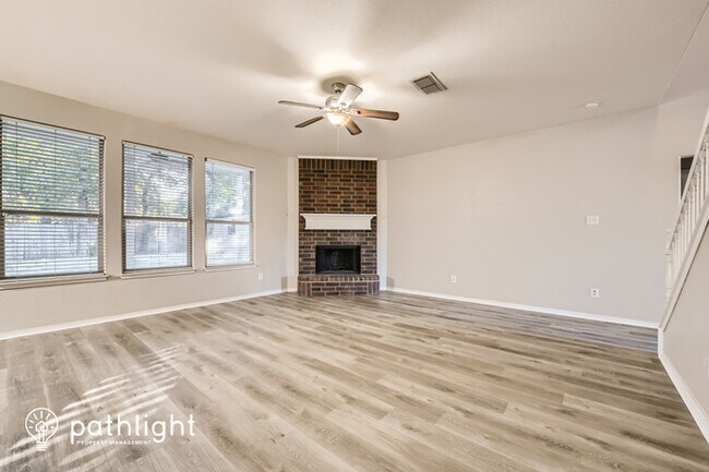 Foto del edificio - 1021 Hidden Lake Drive, Burleson, TX, 76028