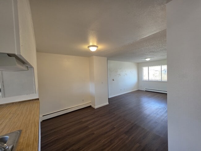 Building Photo - 487 Tracy Dr